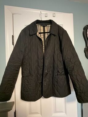 Authentic Burberry London Women’s Quilted Diamond Pattern Black Jacket - M